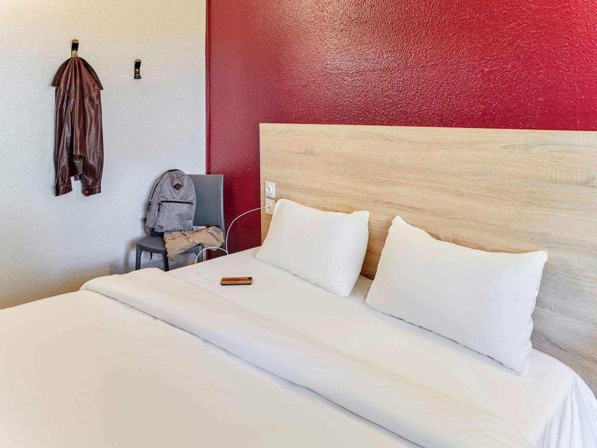 Hotelf1 Cholet Bagian luar foto