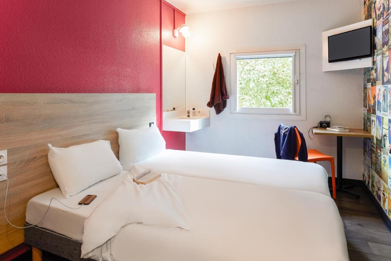 Hotelf1 Cholet Bagian luar foto