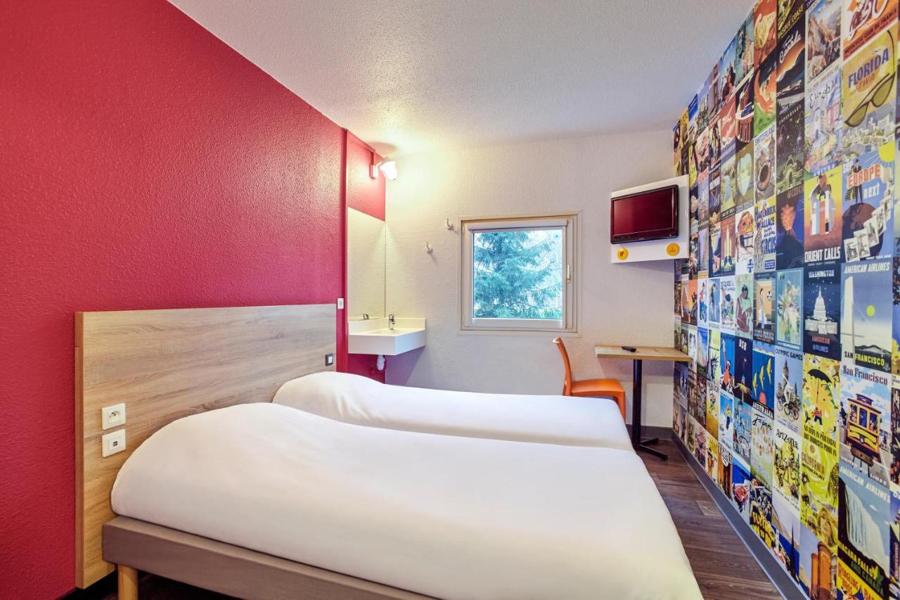 Hotelf1 Cholet Bagian luar foto