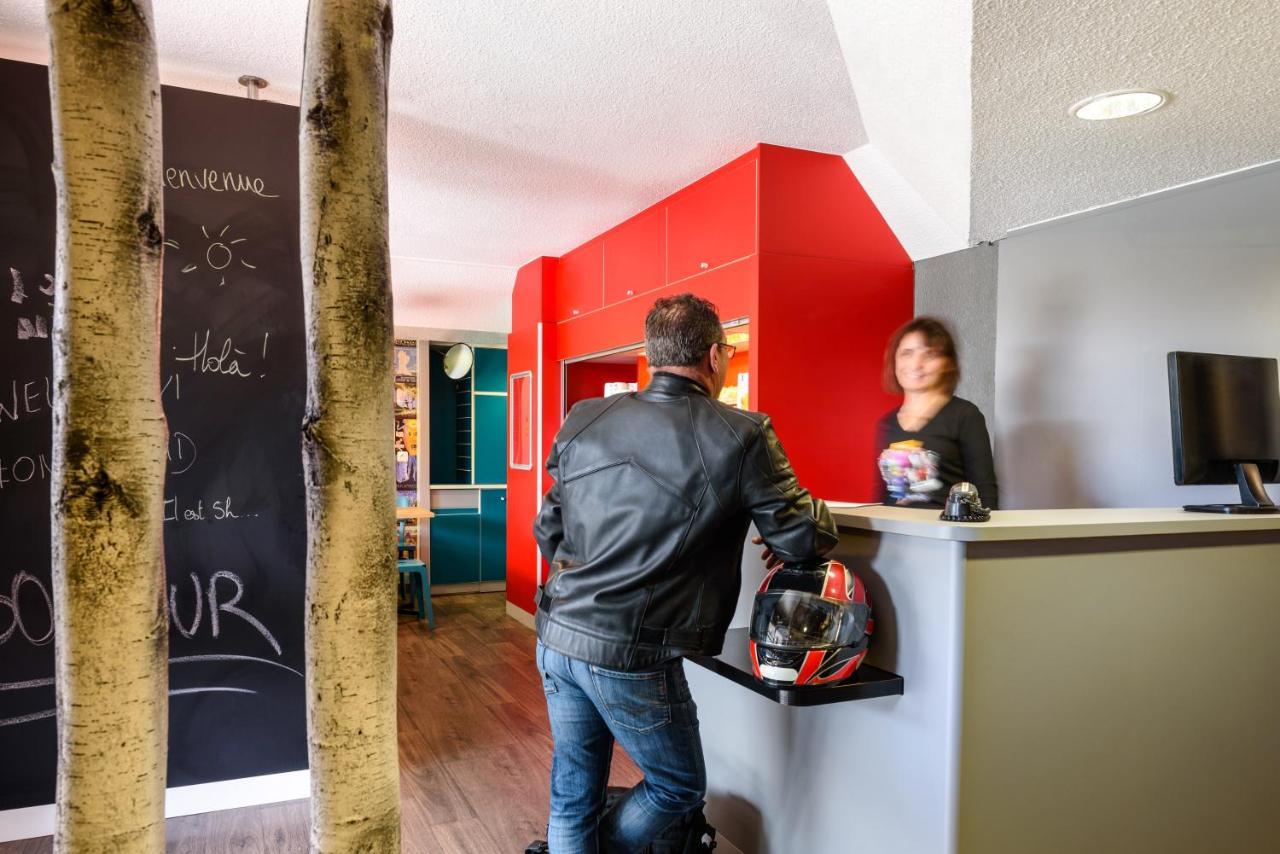 Hotelf1 Cholet Bagian luar foto